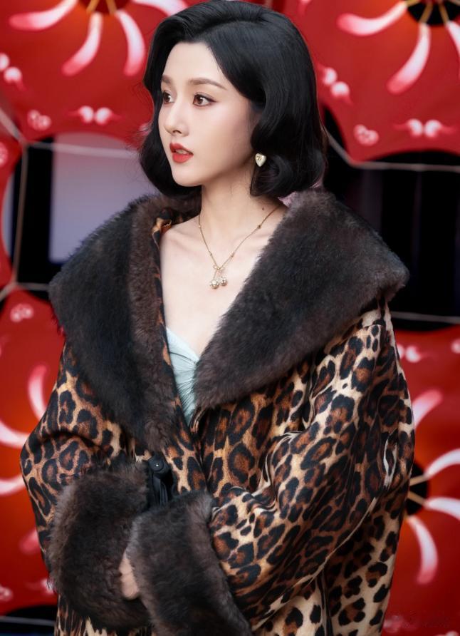 宋祖儿最新生图被疯传，锁骨如刀刻一般，看清全身照，网友炸锅了