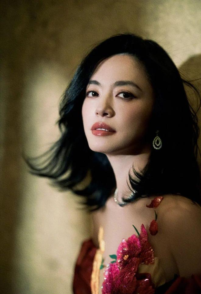 官宣离婚仅1周，46岁姚晨再次迎来“噩耗”，这下里子面子全丢了