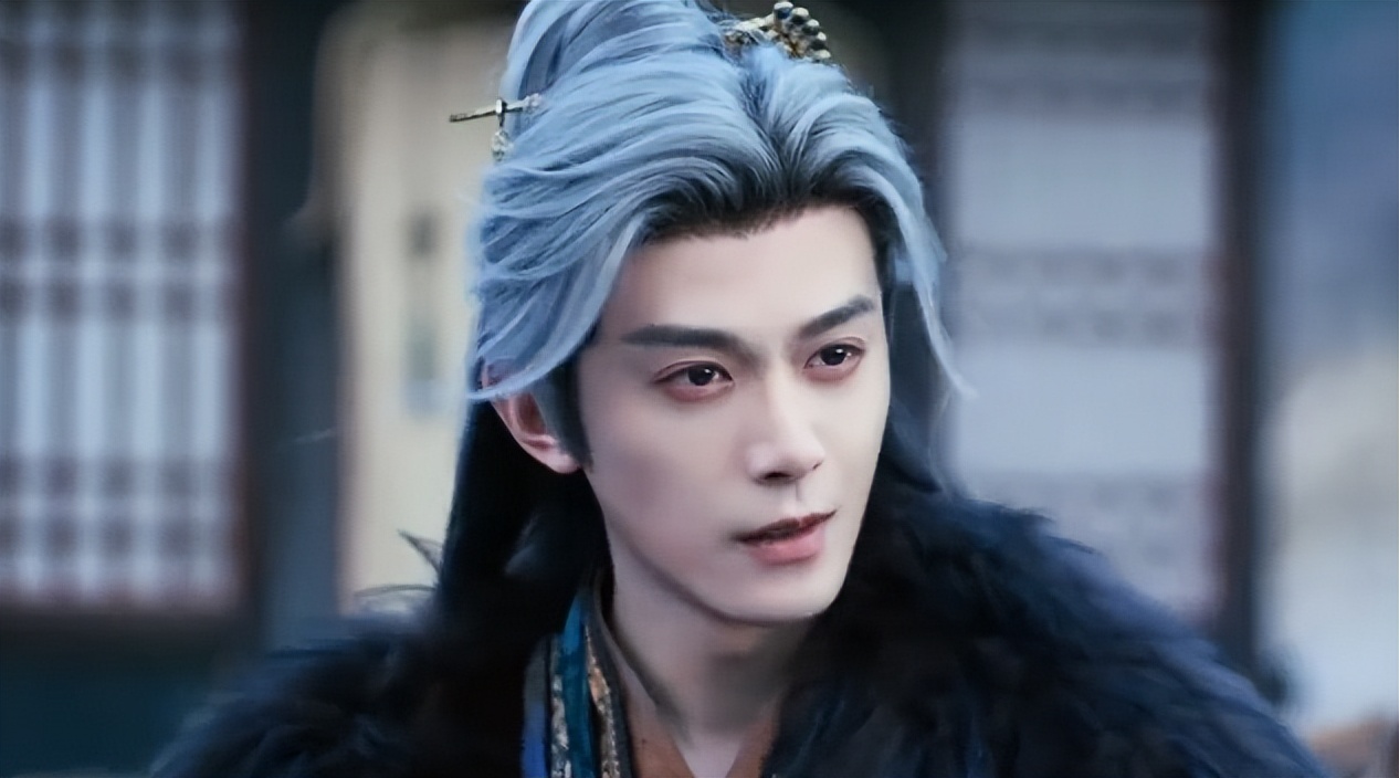 借着张凌赫的“东风”,邓凯终于大火了,只是晚了8年