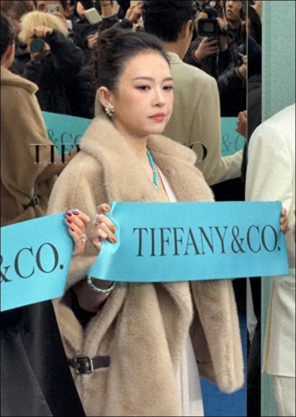 章子怡生图发福！传为新戏增肥20斤，用阴影粉救场，骨相优势没了