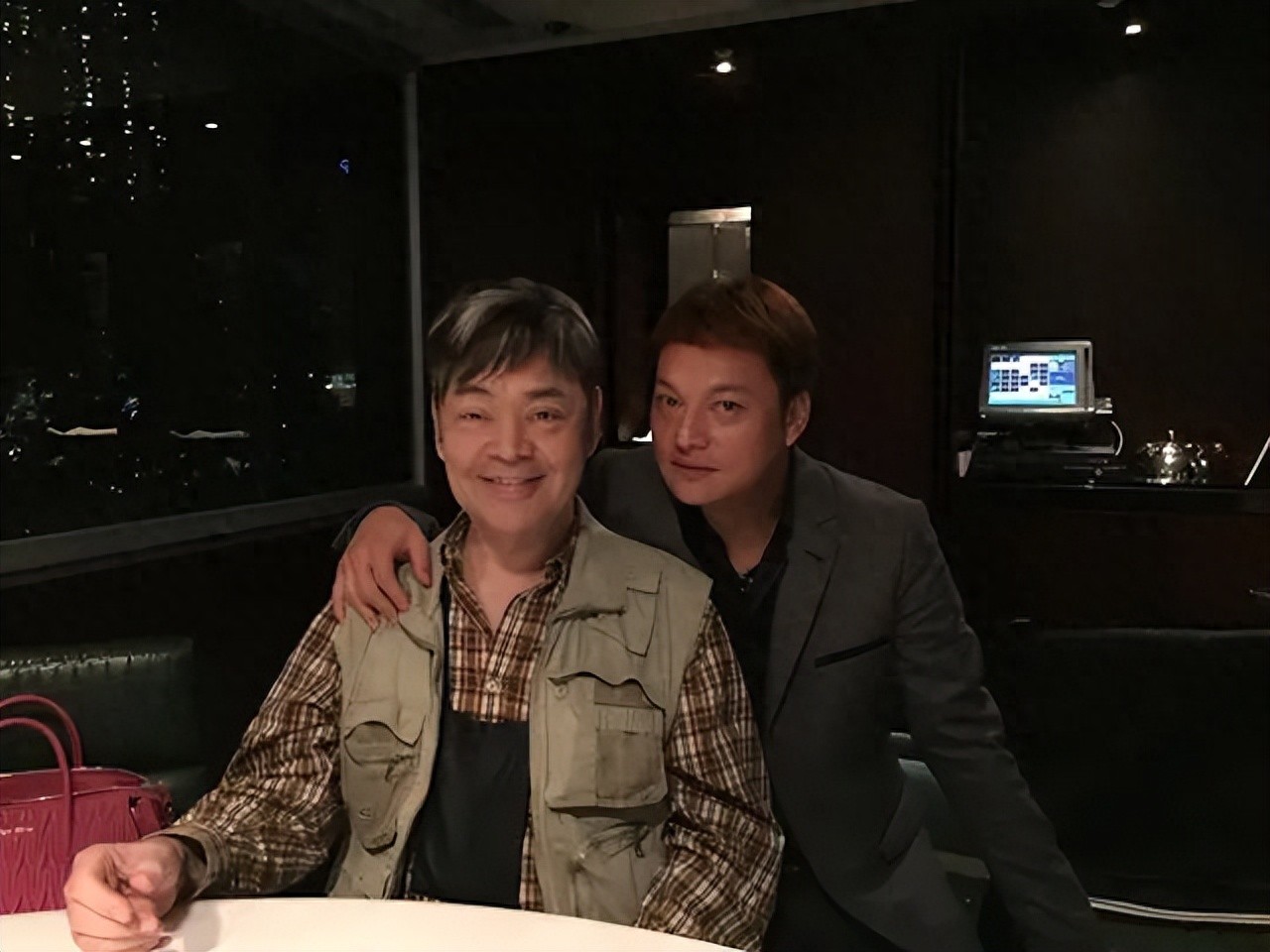 73岁“靓声王”张伟文再传死讯!监护人回应透露近况,反击骗钱传闻