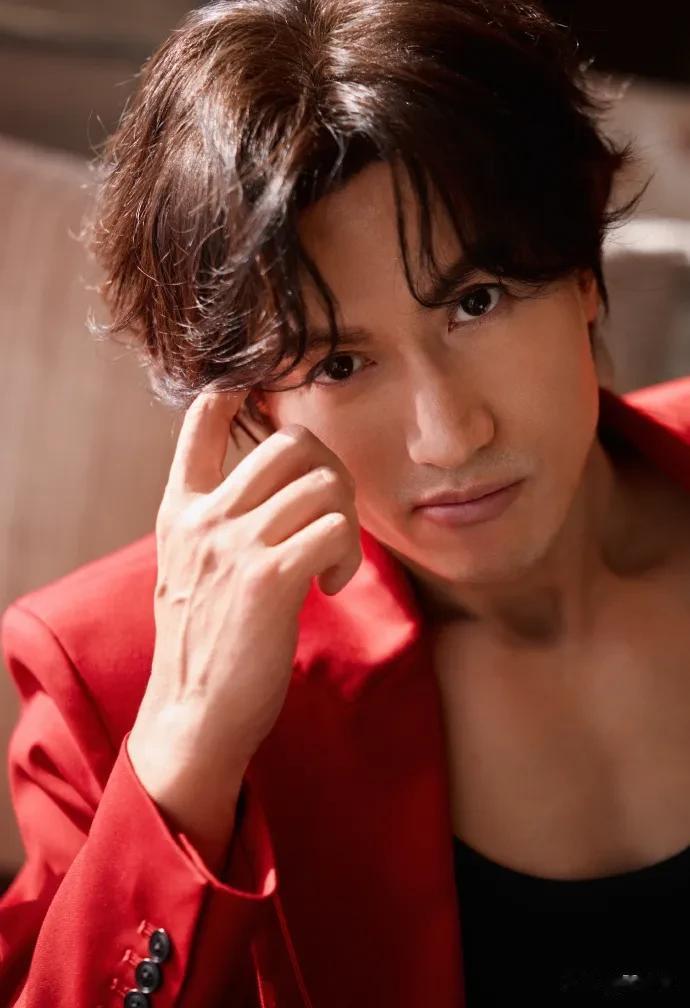 一张提词器照片，把49岁言承旭逼到全网群嘲，真相让所有人闭嘴