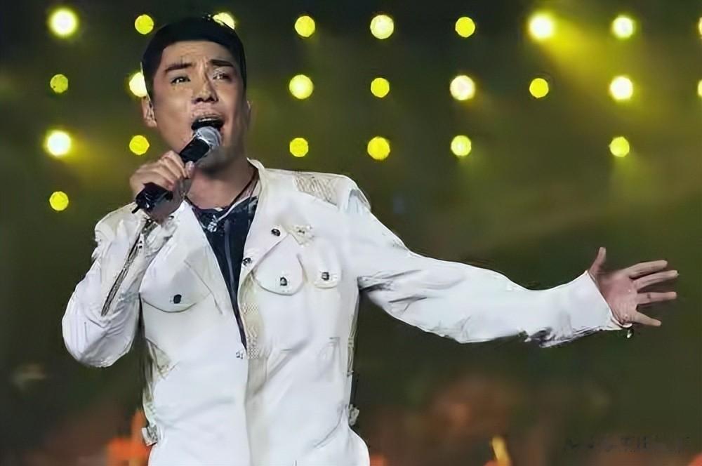 方舒:捧红屠洪刚后被抛弃,独自抚养两个女儿24年,女儿成其骄傲