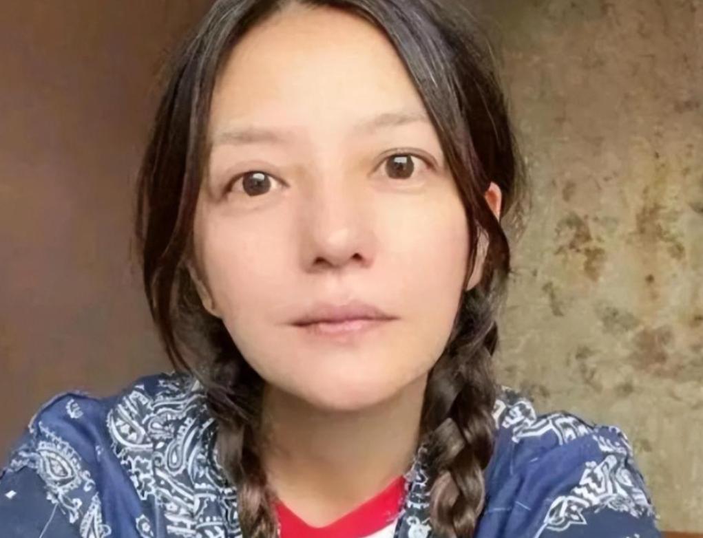 屋漏偏逢连夜雨！50岁赵薇再传坏消息，“唯一靠山”也帮不了她