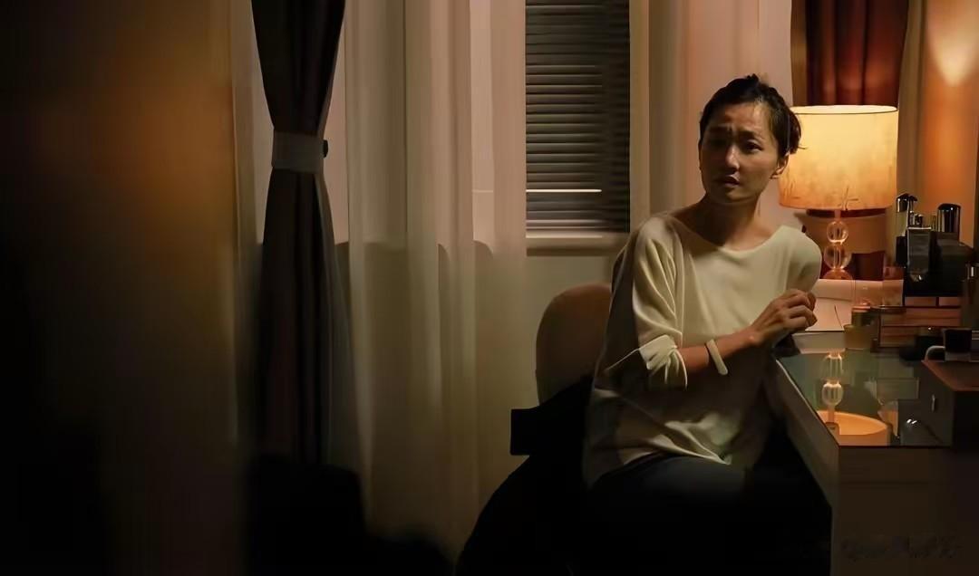 她17岁拿影后,32岁闪婚隐退十年,42岁离婚复出,如今成人间清醒