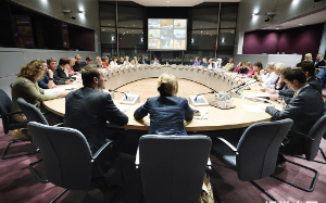 县长天天找我茬，我靠一招以退为进，3年后，杀回来升副市长