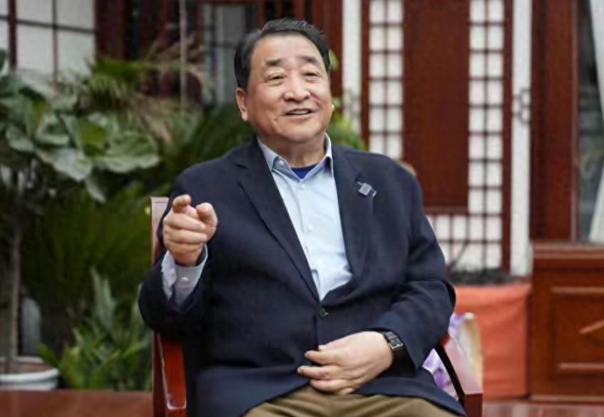 姜昆\海外聚会\风波一个月后，低调回国参加曲艺大会，依旧被尊重