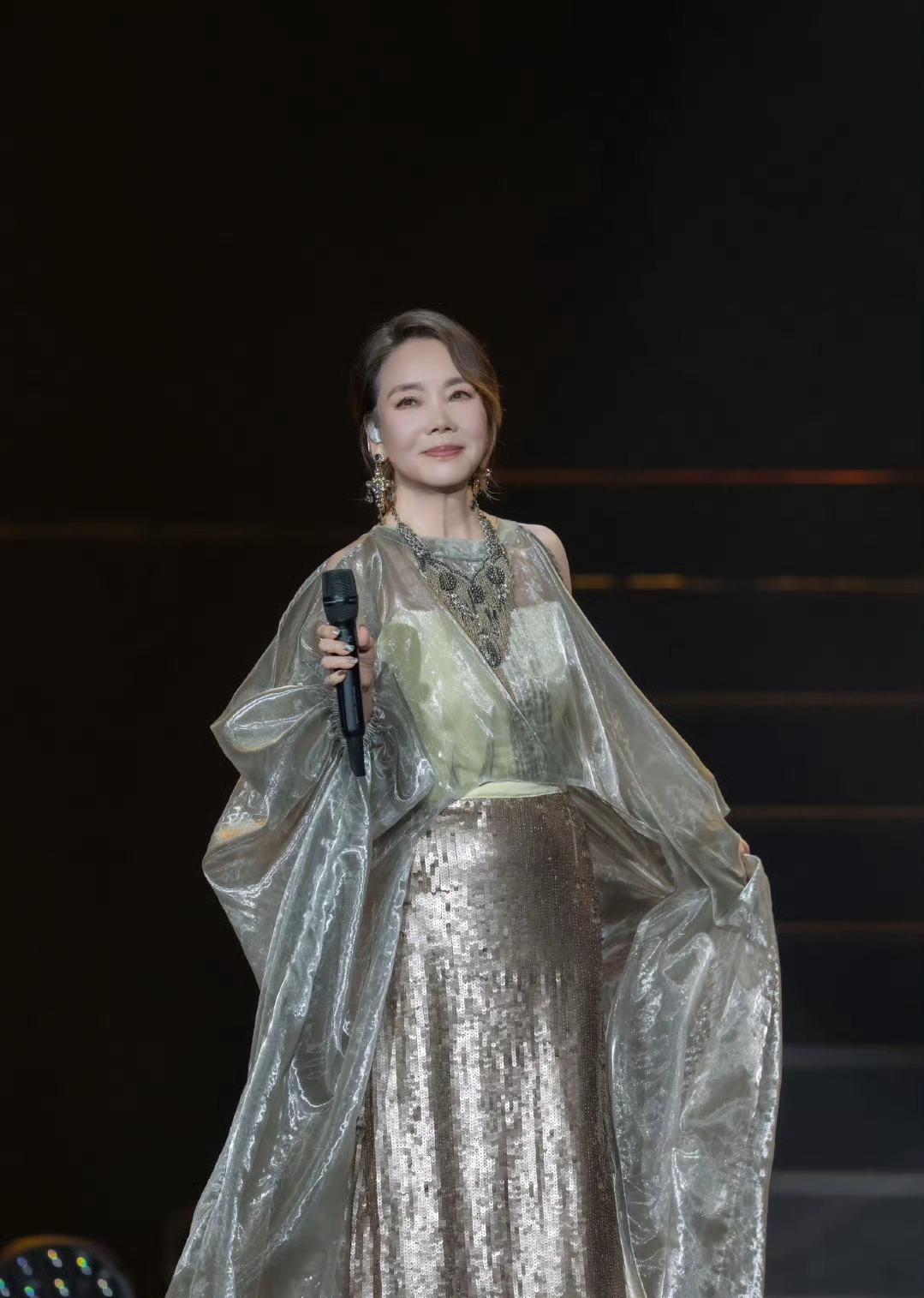 辛晓琪：与初恋丈夫分开后，又爱上小20岁男友了