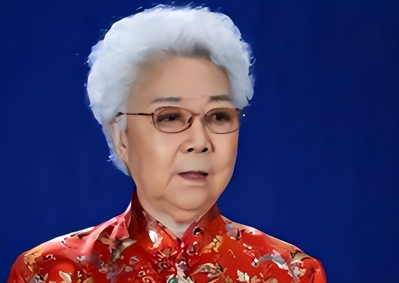 98岁的田华也没想到，风光一辈子老了住旧房子，孙子成了晚年依靠