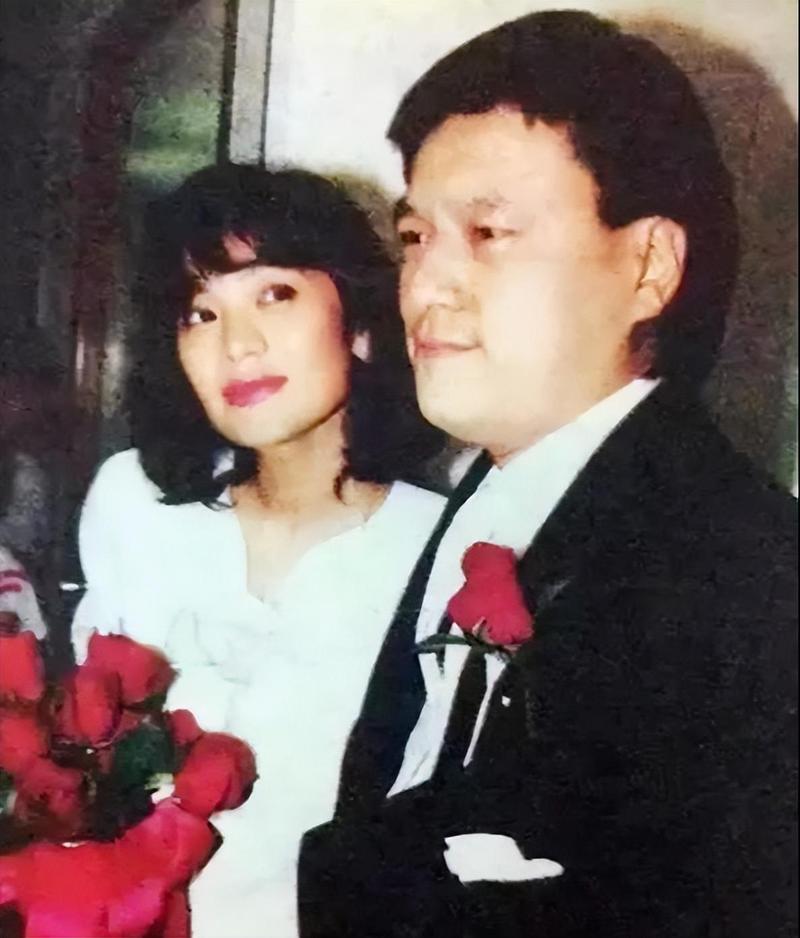 她插足富豪婚姻，37岁未婚先孕生下儿子，如今仍是香港顶级富婆