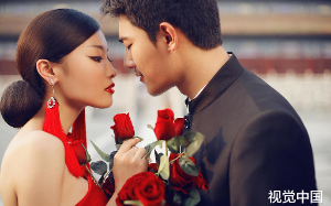 未婚妻纵容秘书把我拦婚宴门口，我亮出专利大佬身份，她傻眼了