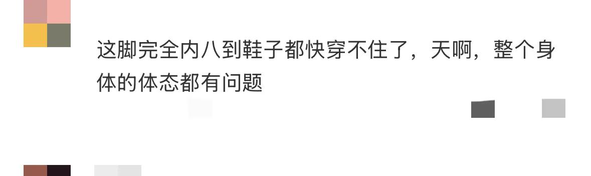 郑钧和儿子Jagger现身机场,Jagger走路内八,还有点溜肩体态很差
