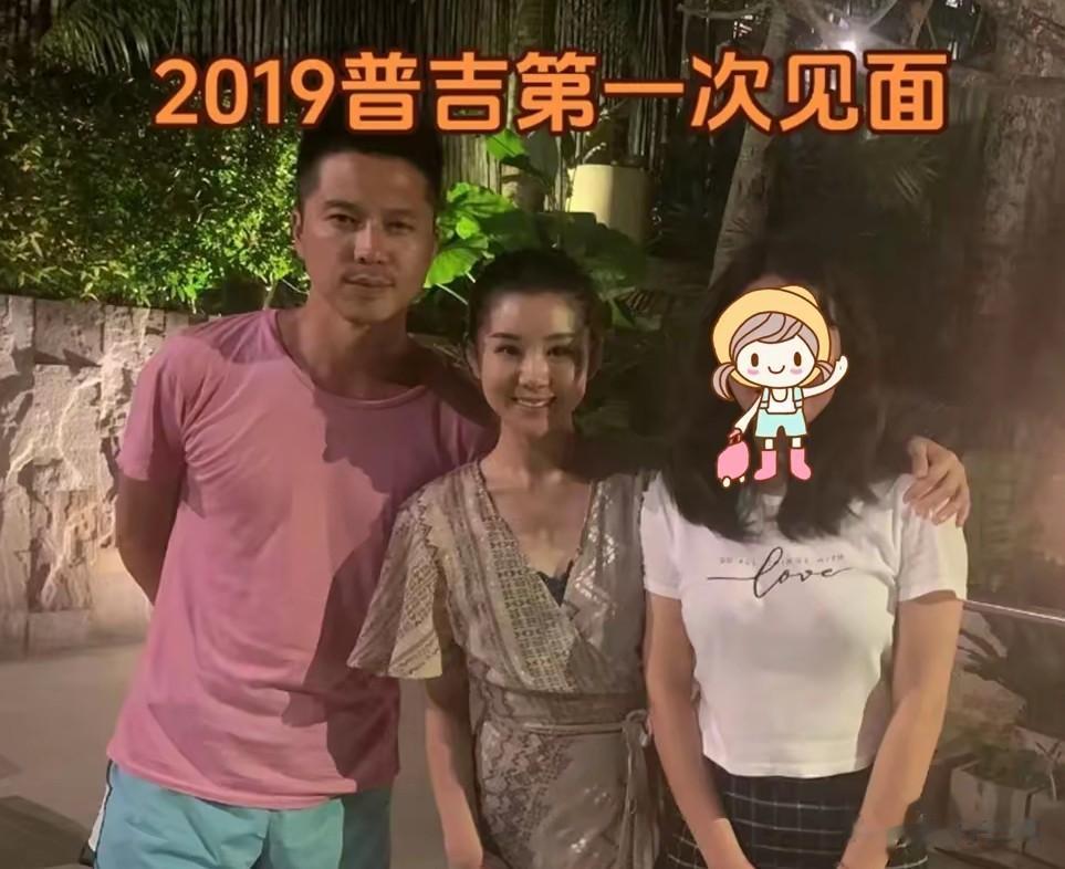 李小萌幸福肥来得好猛，不修图看着胖好多，状态超级无敌也很年轻