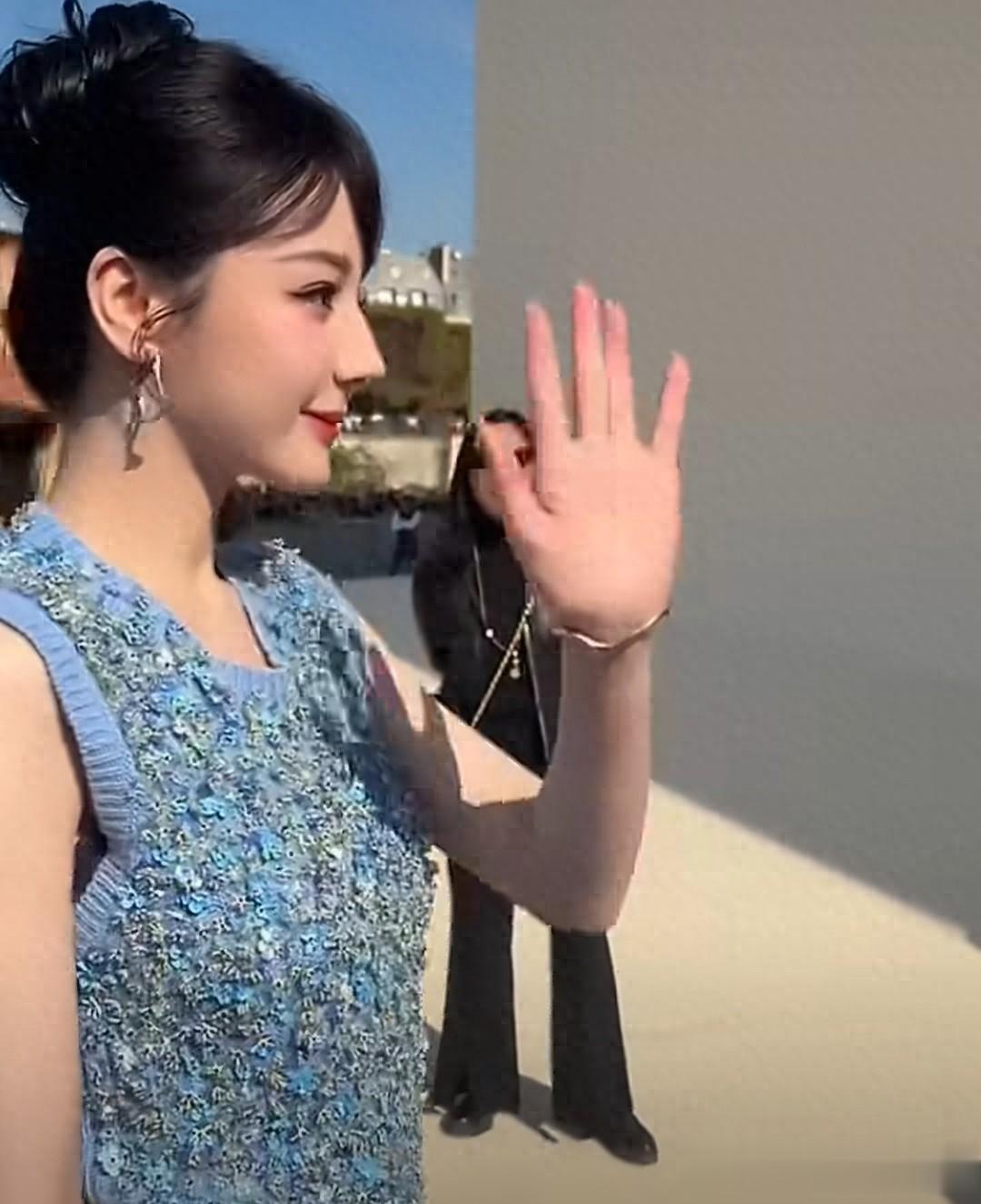 好家伙!顶流女星滞留迪拜原因曝光,网友惊呼:我对仇人都不这样