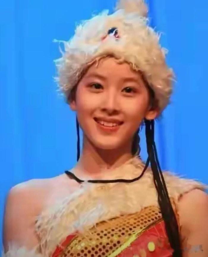 章泽天年轻时旧照曝光，清纯可爱楚楚可怜，难怪刘强东非她不娶！