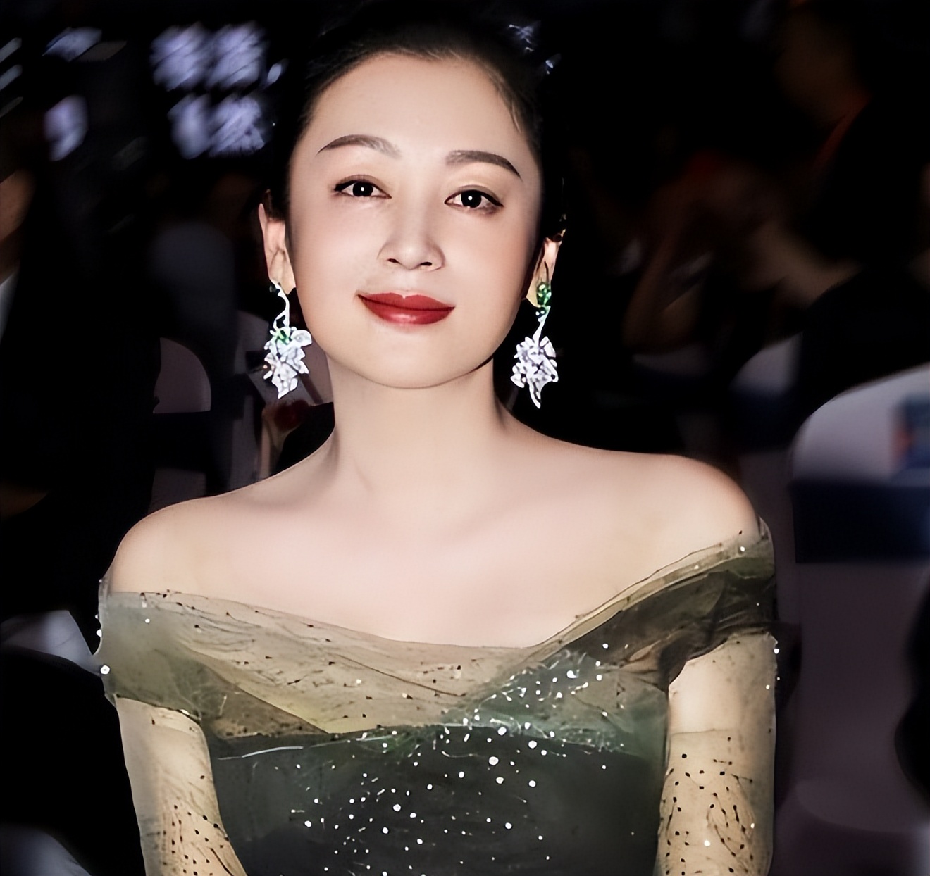 长得太美被导演占为己有，4年后生下儿子，如今儿子又给她争光了