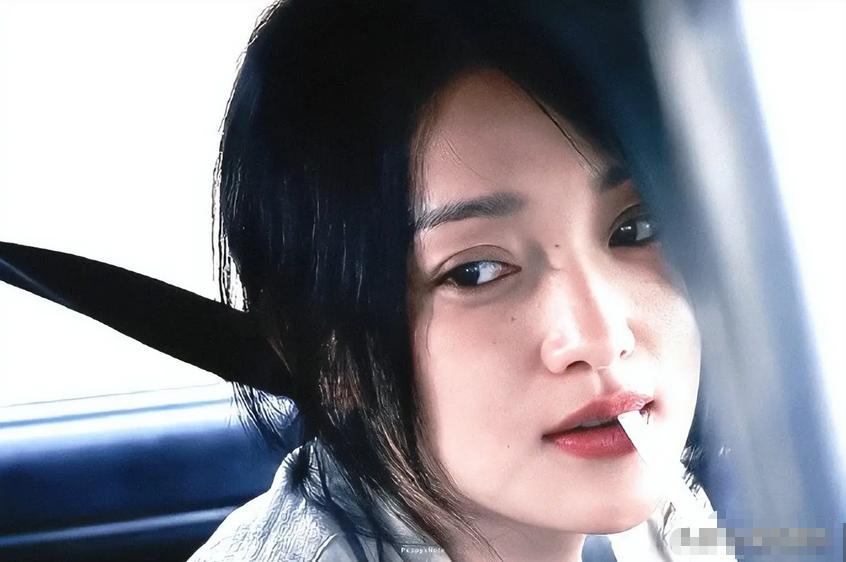 周迅新恋情疑曝光仅1天，男方被扒底朝天，暴露一个小圈子的恶俗