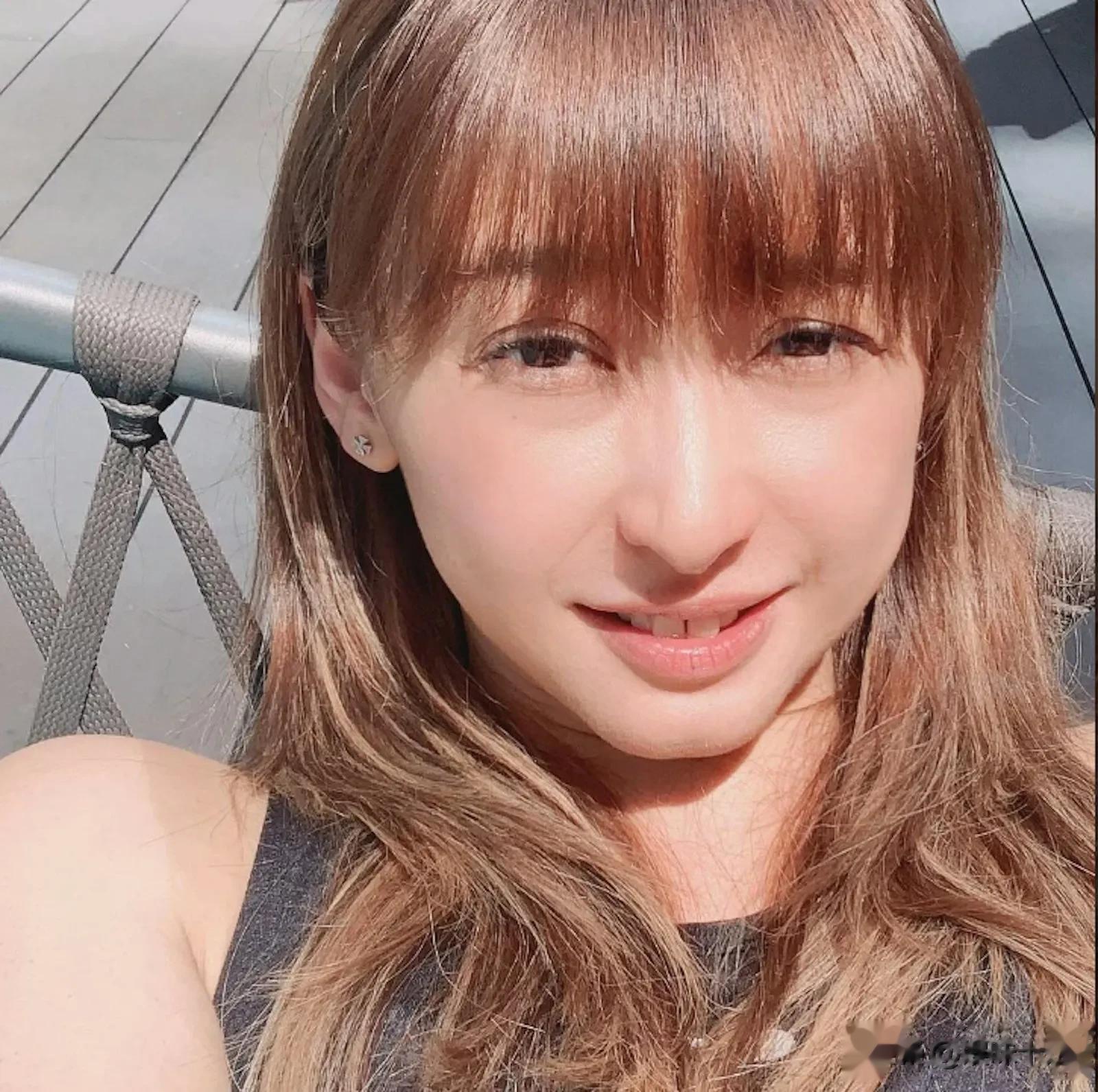 44岁女星突然纠结“雪卵”？与60岁谷德昭坚持不婚不生20年