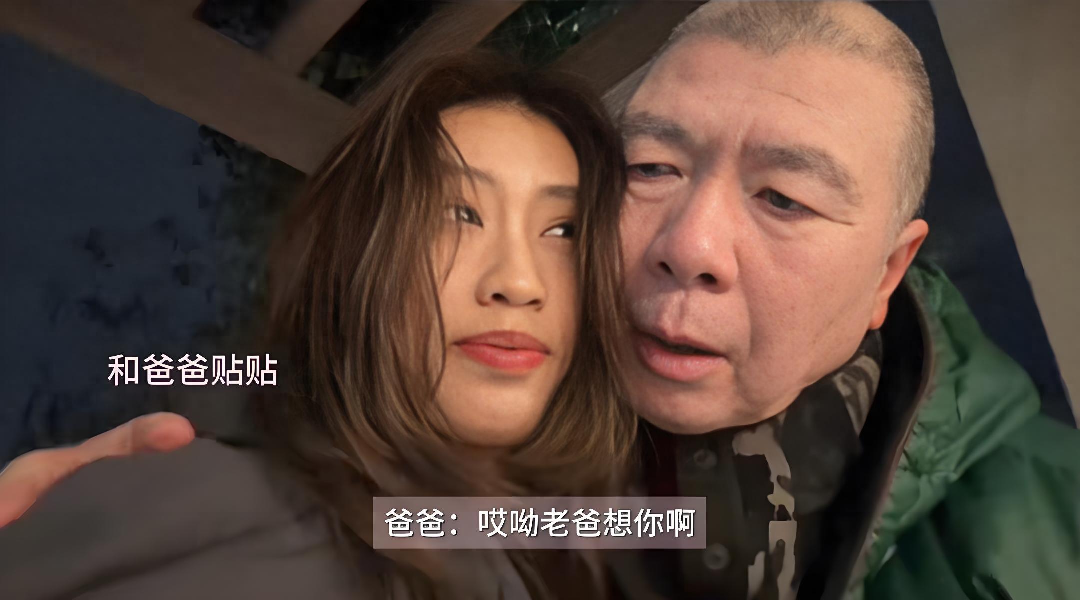冯小刚春节后送女儿上学，脸贴脸喊“宝儿”太戳心！很舍不得