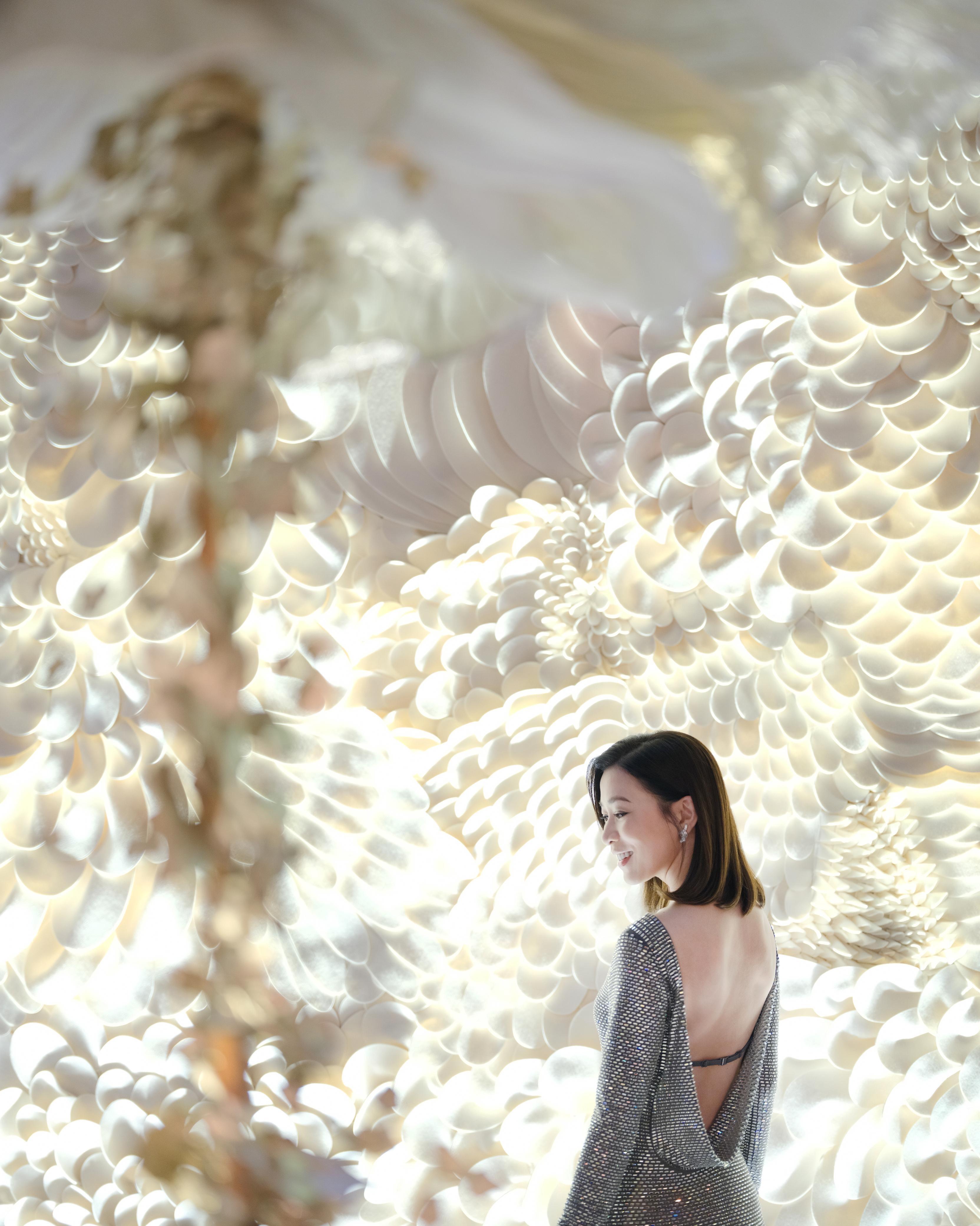 佘诗曼这腰臀比,我真的会反复看