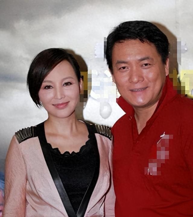 她长得漂亮，演技好，出道33年戏红人不红，与丈夫结婚27年零绯闻