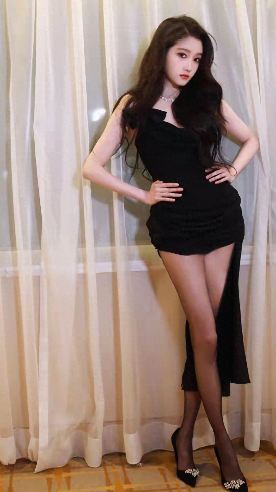 关晓彤,娱乐圈大长腿第一人,这双美腿真的傲视群“雌”