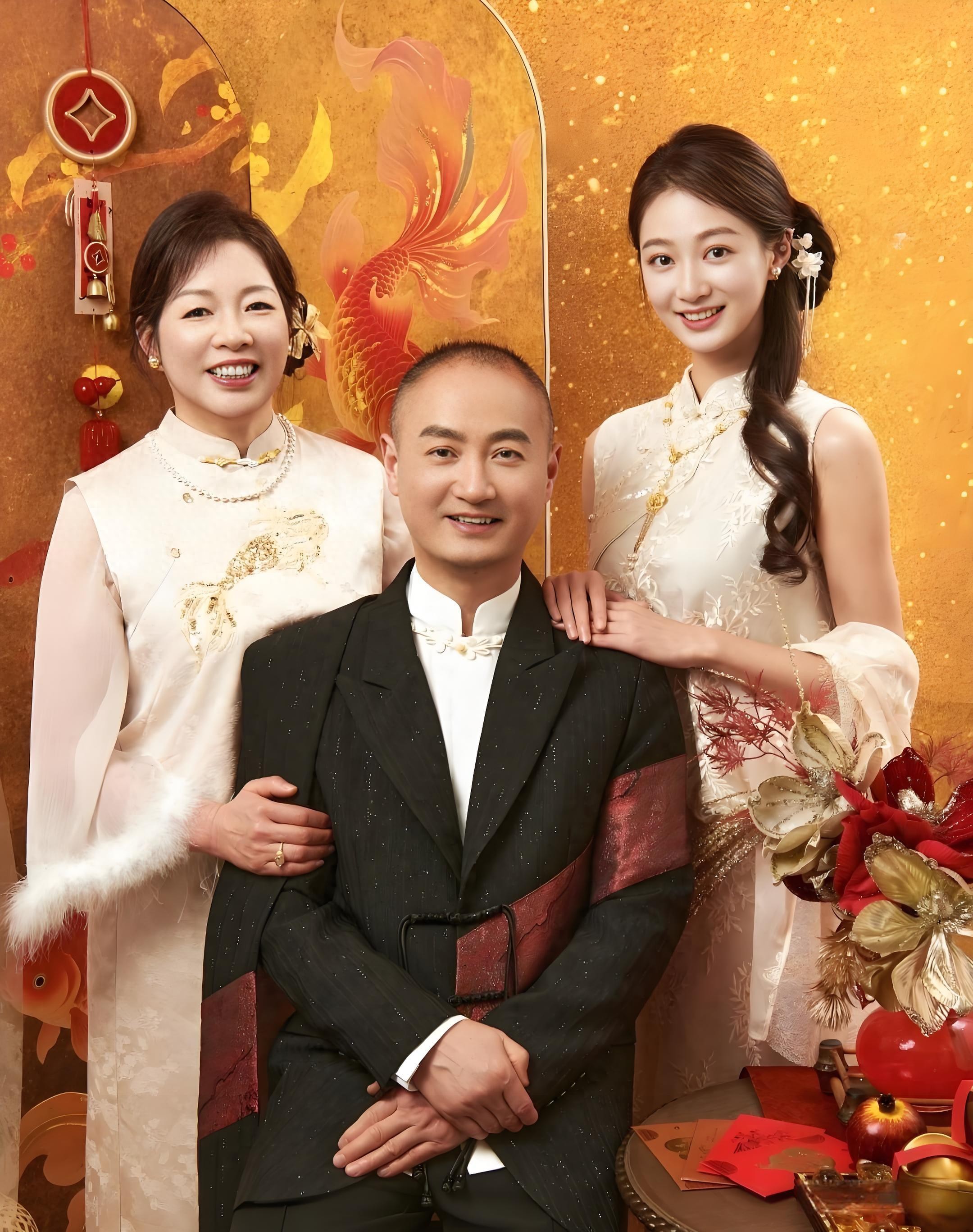 冯琳晒全家福,遗传了父母的好基因,孝顺体贴又优秀的女儿!