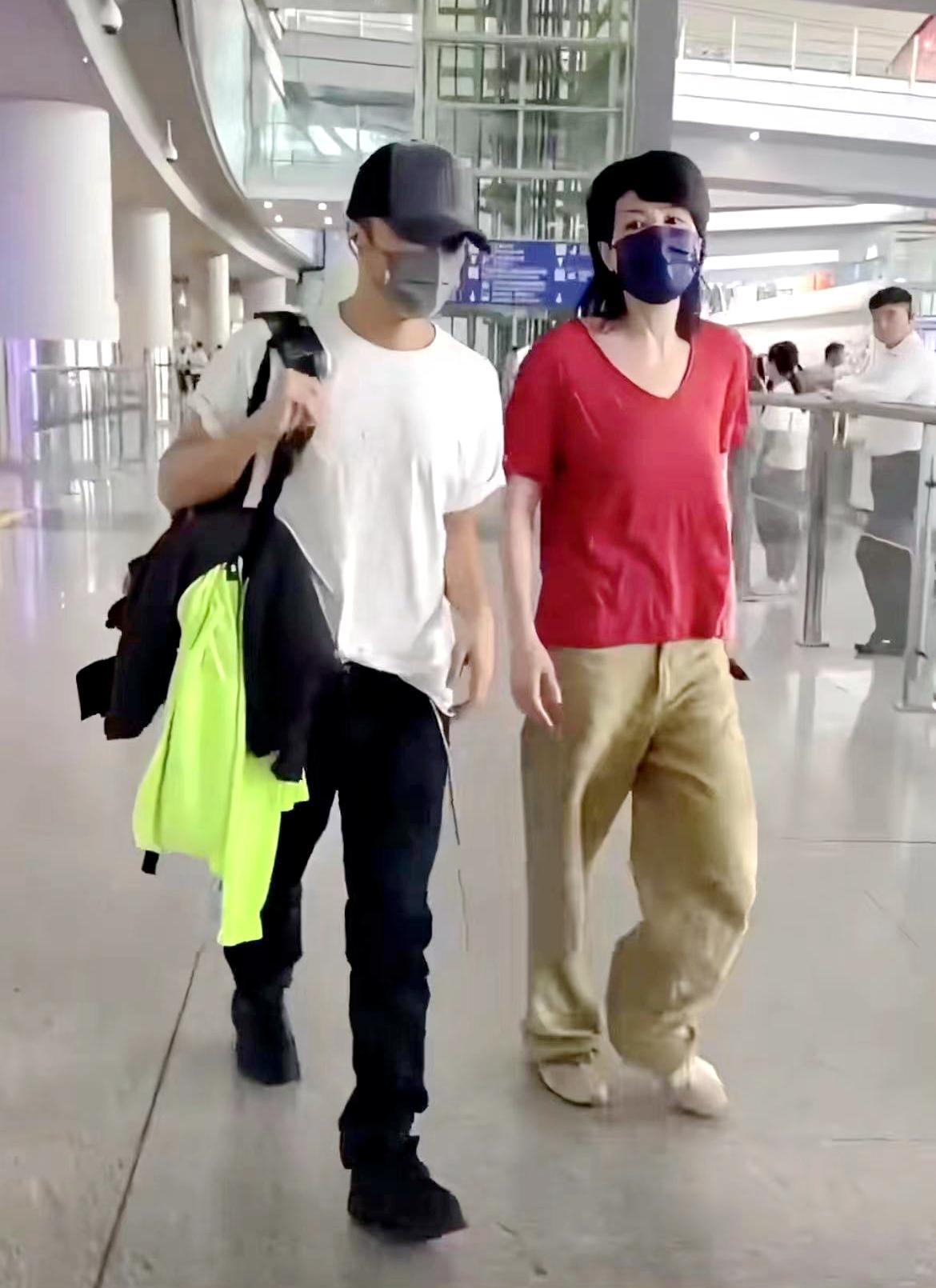 57岁王菲断崖式衰老！十个月前刚和谢霆锋秀恩爱，两人外形差距大