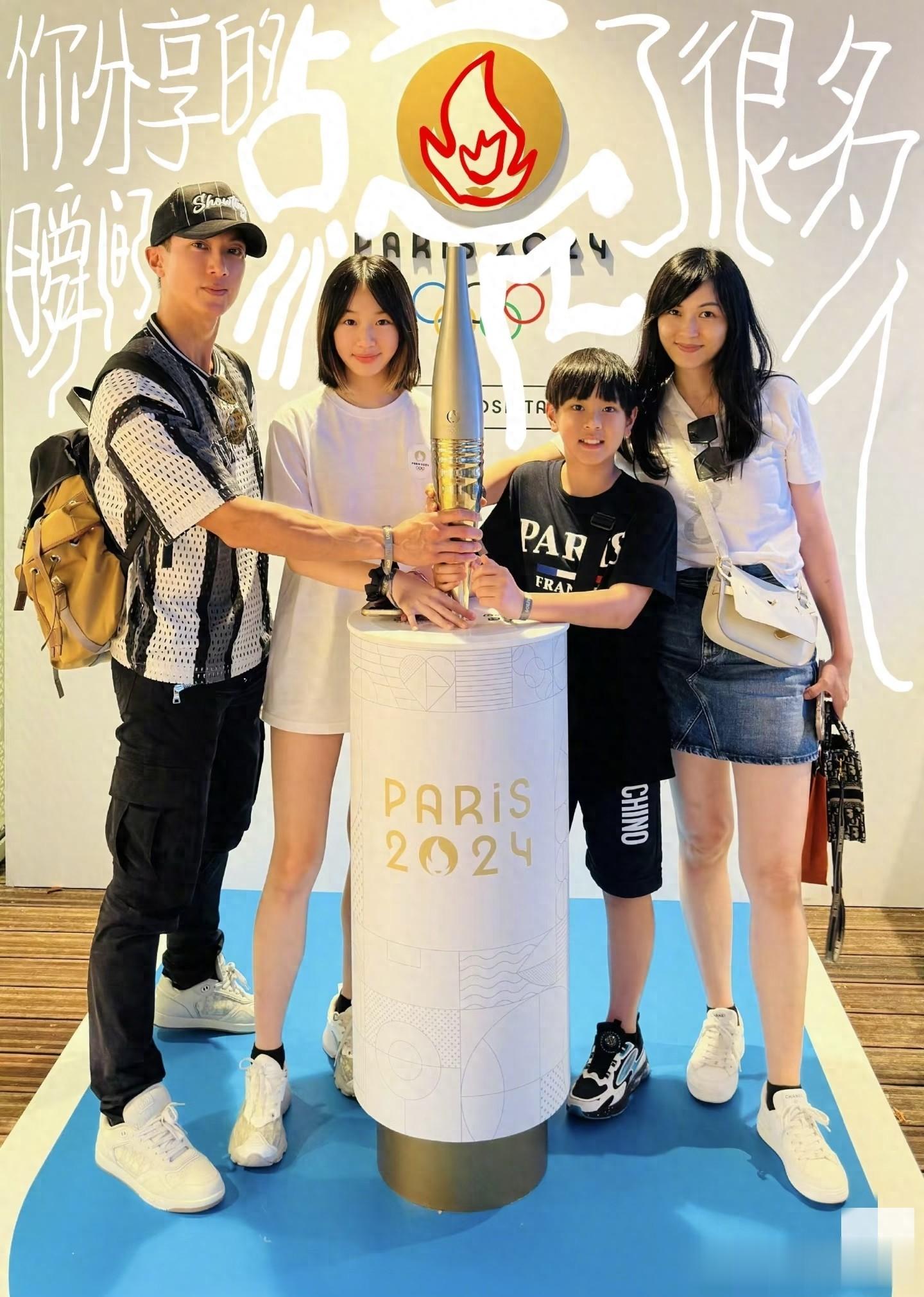 吴尊一家人真的太让人羡慕了，除了高颜值，生活氛围也是相当好！