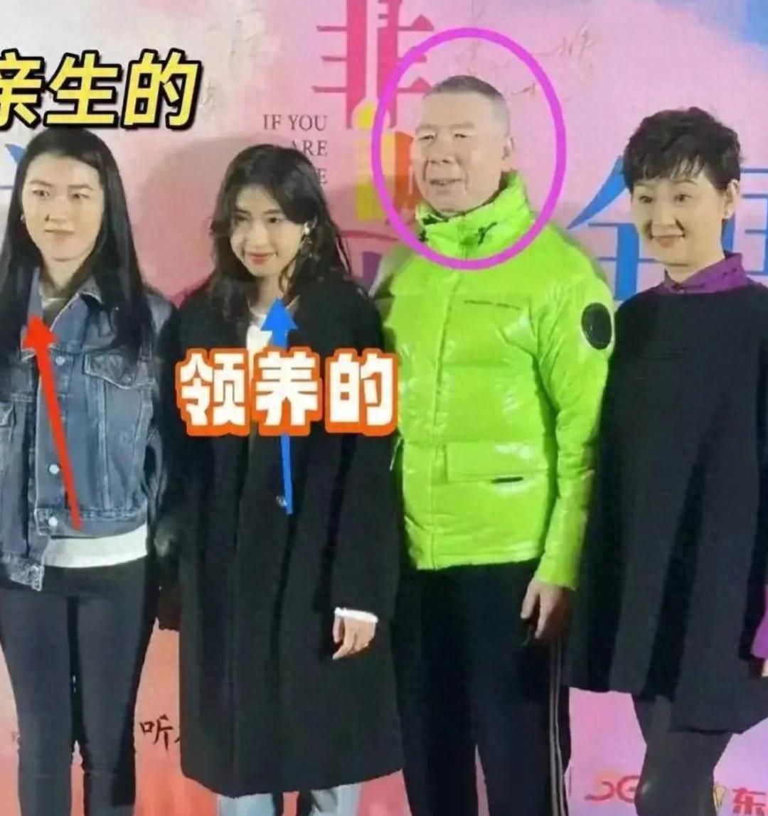 演都不演了？离婚传闻仅7月，冯小刚贴脸养女，“恶心”一幕发生