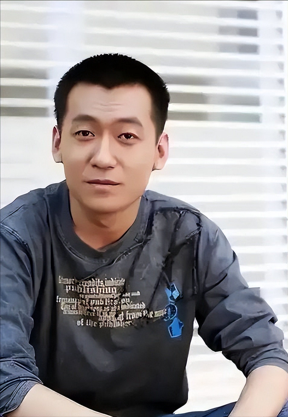 原来他俩是夫妻，丈夫是演员，公公是名导，如今她靠谭松韵又火了