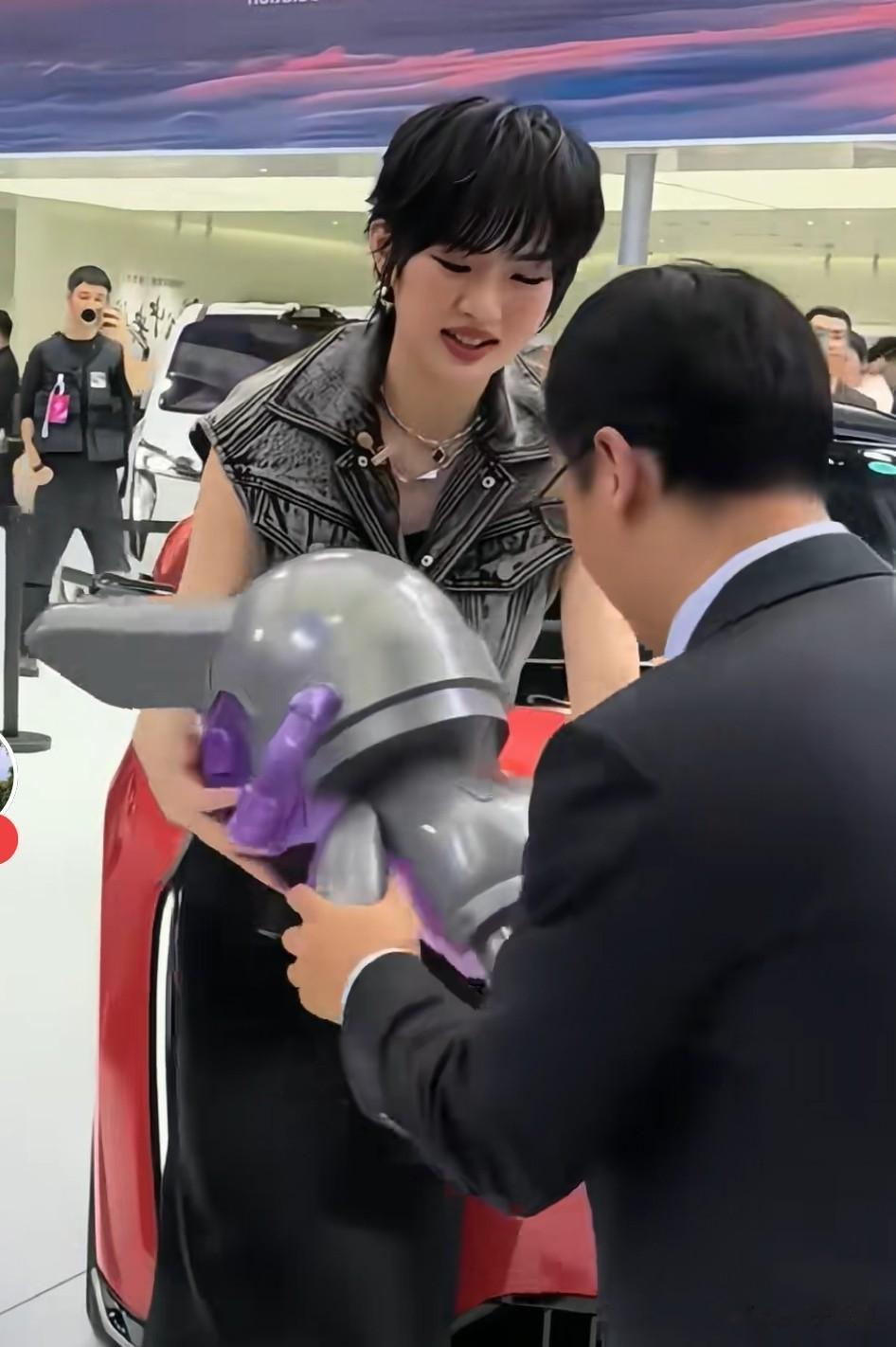 华为小公主姚安娜，这也太漂亮了吧，这颜值和气质真的很绝