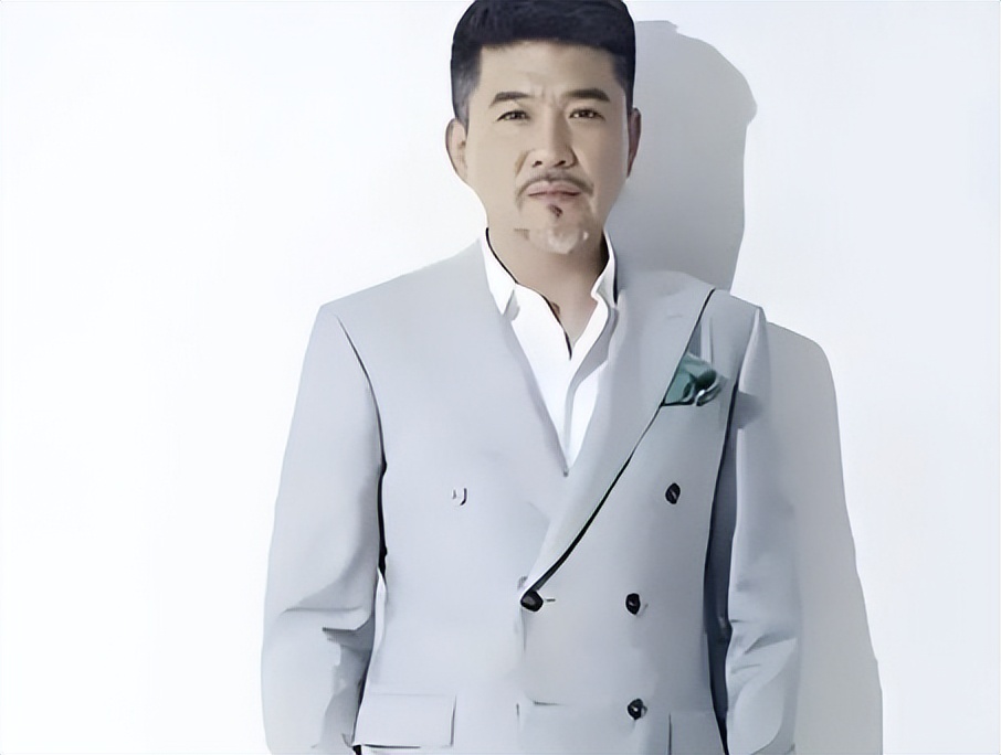 他因长得太帅,被张艺谋拒绝,结婚40年无绯闻,如今70岁无儿无女