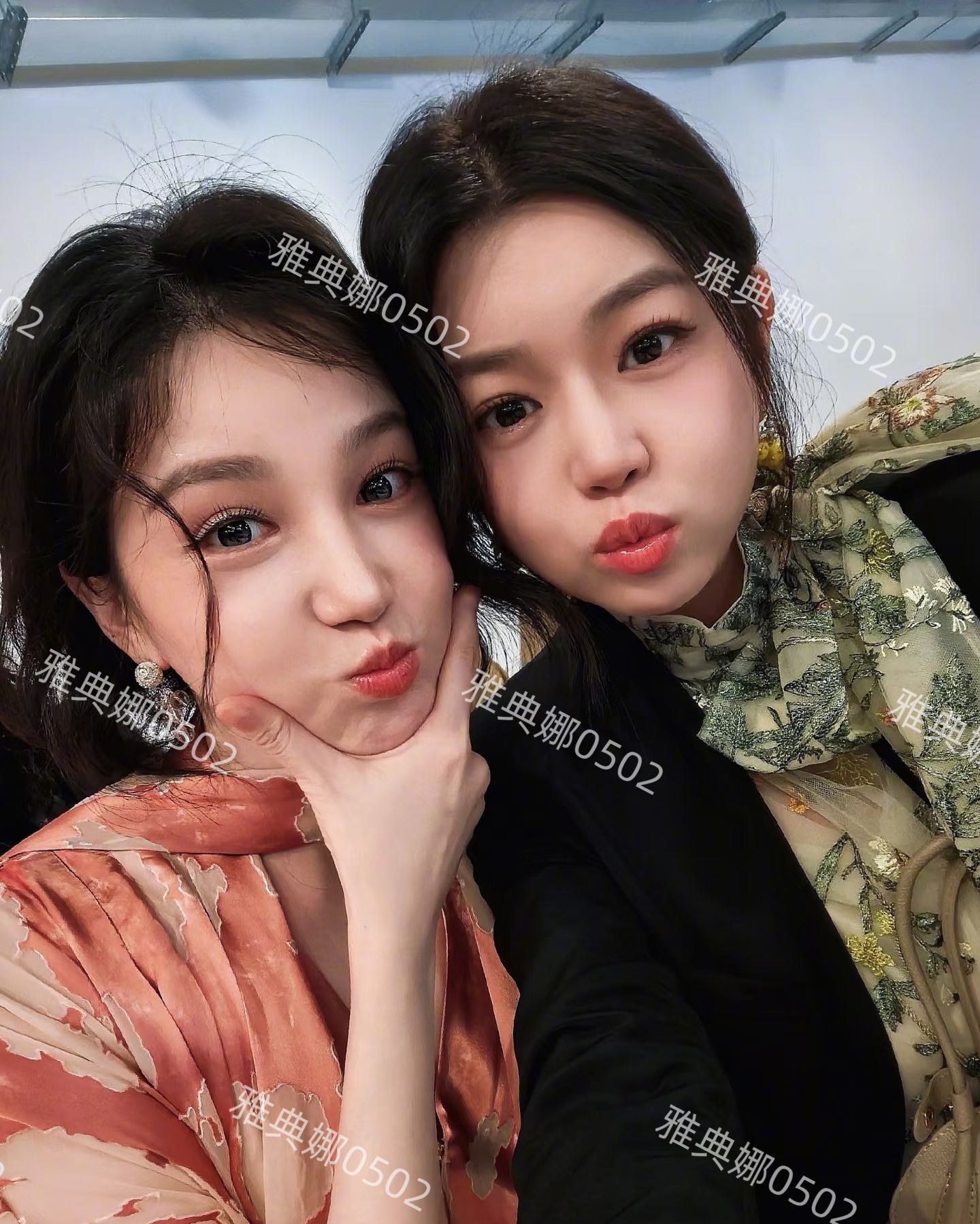 陈小纭怎么又变样了？她虽然五官很精致但却美得很不真实像个假人