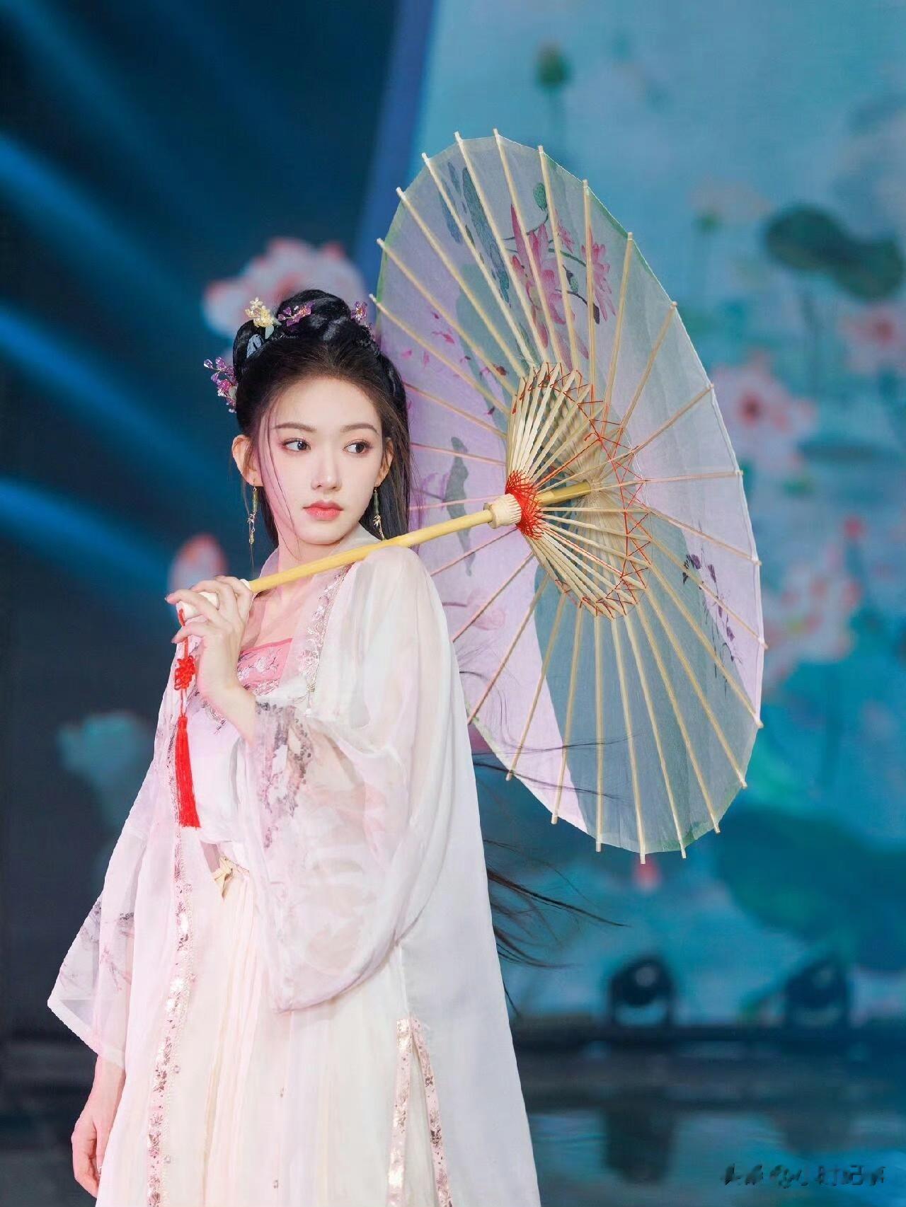 程潇 ｜ 宋制汉服 ???，汉服一穿，直接封神！