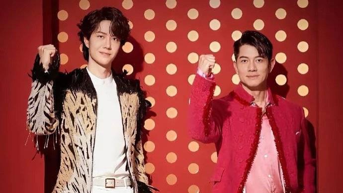 郭富城被曝央视春晚舞台上鞋被踩掉了！