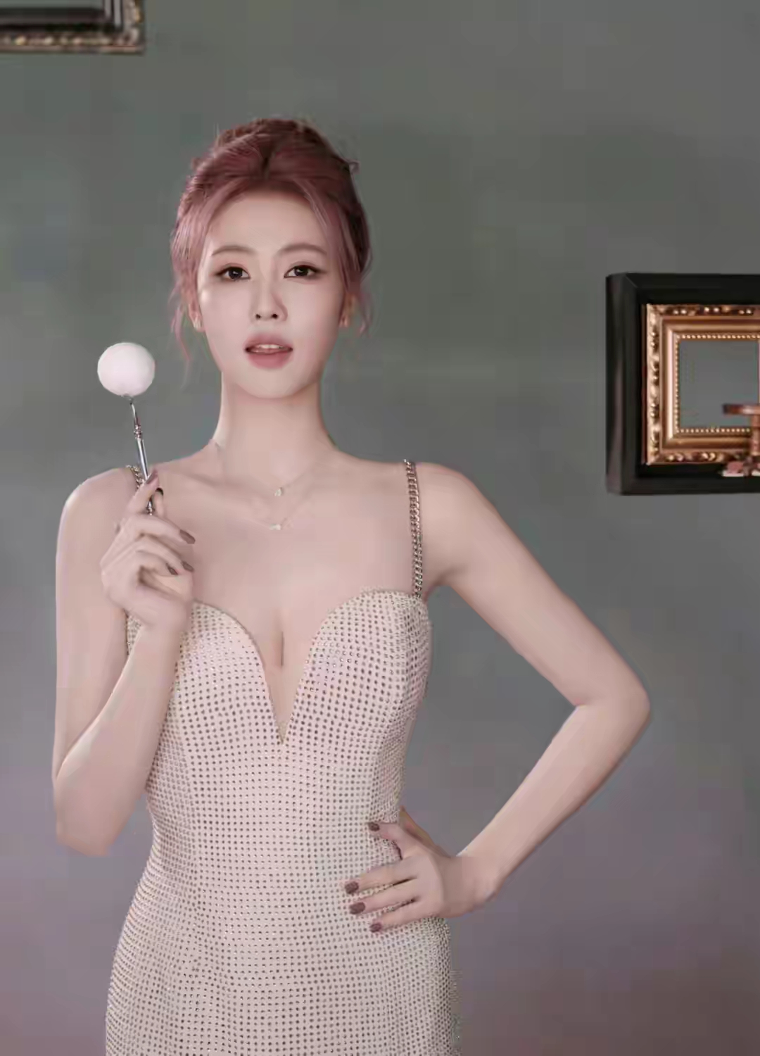 白鹿 裸色高开叉礼服写真