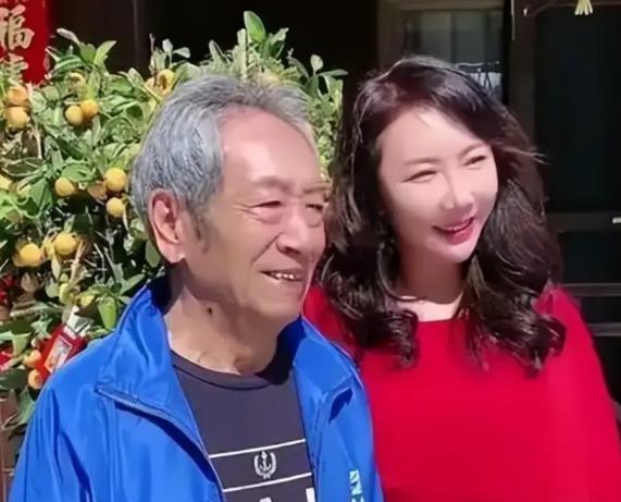 演员饶芯语：结婚13年，如今丈夫王奎荣80岁了，她的婚姻幸福吗？