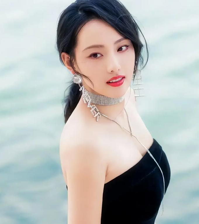 上嫁吞针！“小三”成功上位，买超全家认可，张嘉倪的体面成笑话