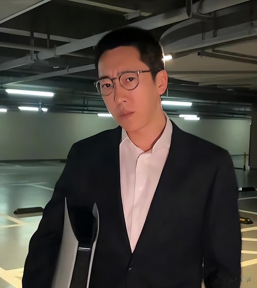 官媒怒批、毫无底线、洋相百出，吃“人血馒头”的他活该被封杀！