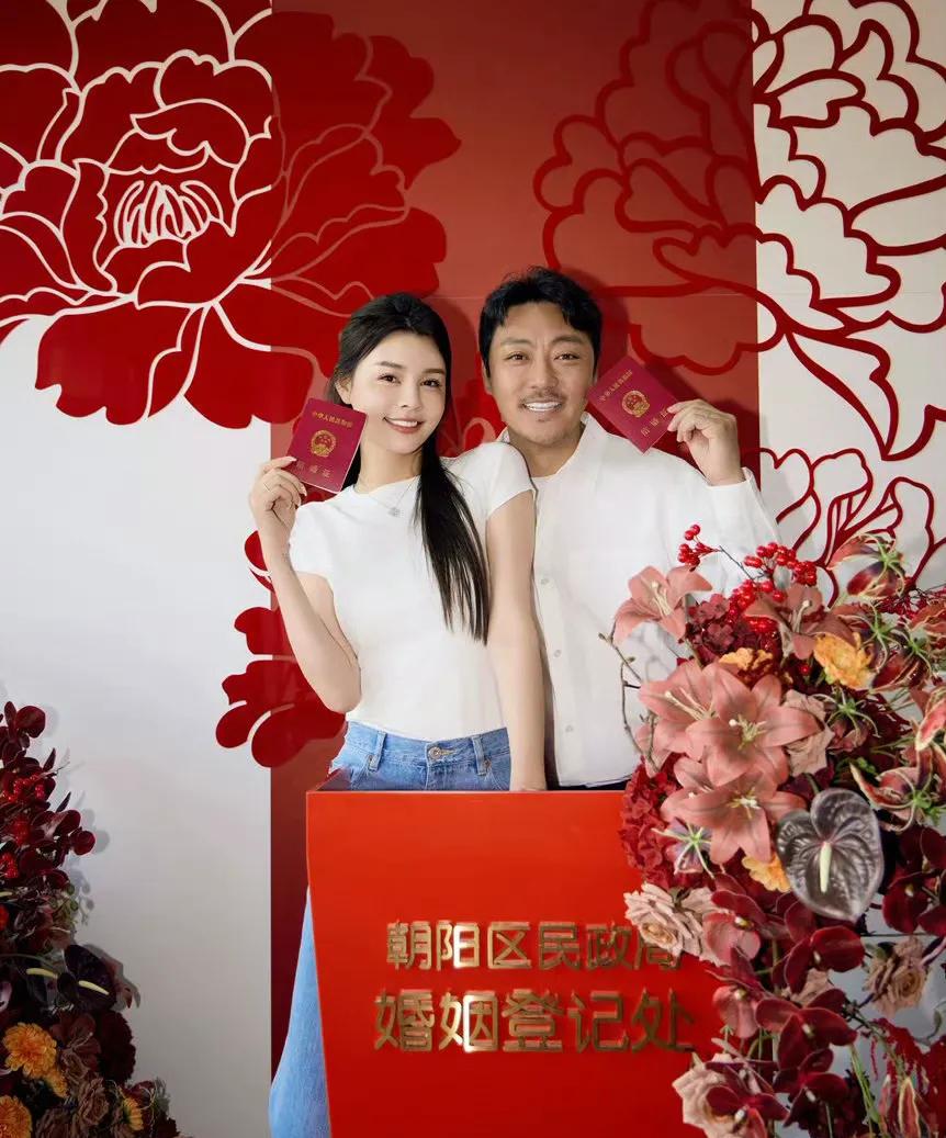恭喜！45岁男演员赵达官宣结婚，女方颜值惊艳，婚纱照曝光
