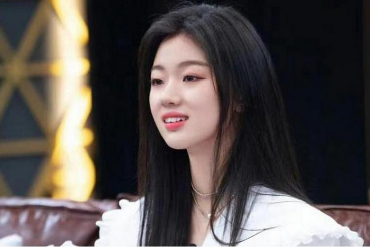 输了里子丢了面子！25岁的单依纯，终步入文章后尘，刘亦菲没说错