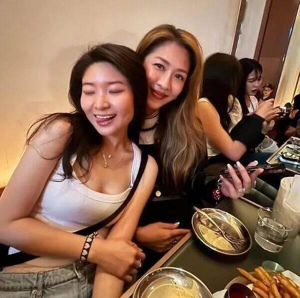 许绍雄遗作首播2亿播放量，女儿代父宣传强忍泪水。陈敏之安慰：父母换个方式存在