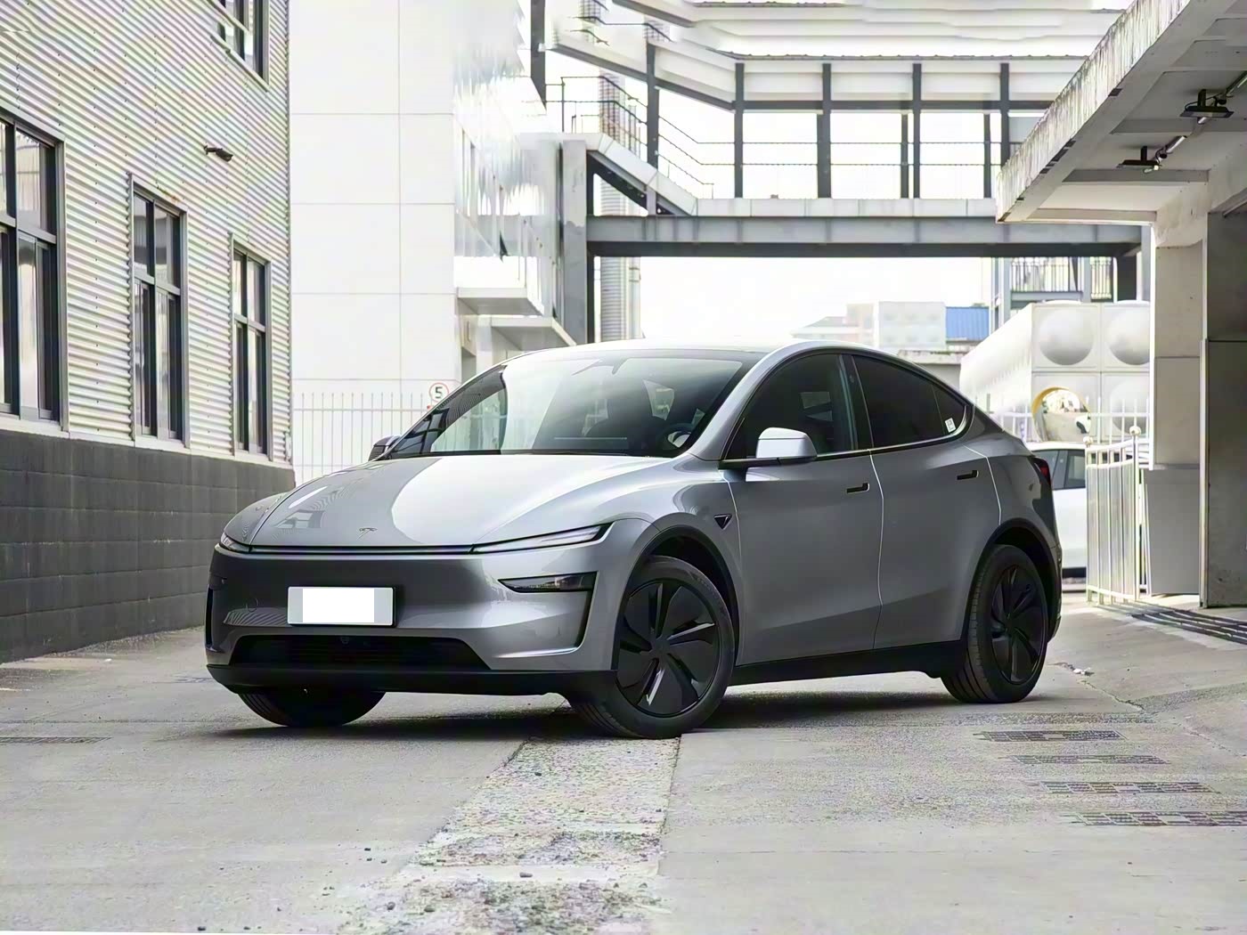 特斯拉Model Y以年度改款强势回击！外观依旧精致，纯电续航821Km