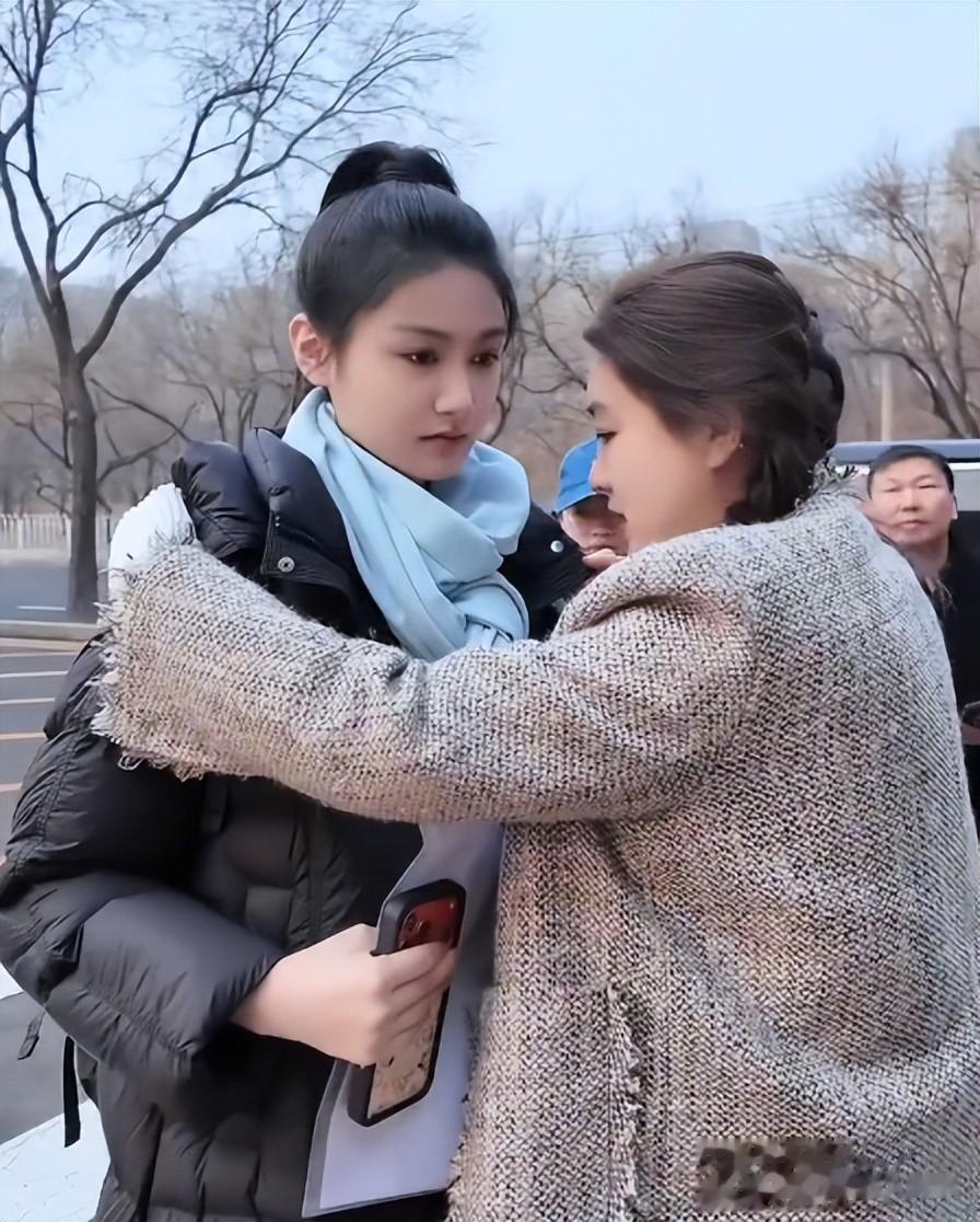 艺考现场童星扎堆！“小温宜”带3助理排场大，生图却被艾米秒杀