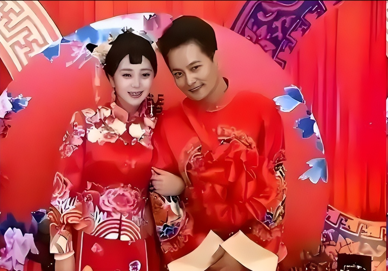 抛弃妻女，娶小10岁北大娇妻，47岁云飞，终究为自己的荒唐买了单