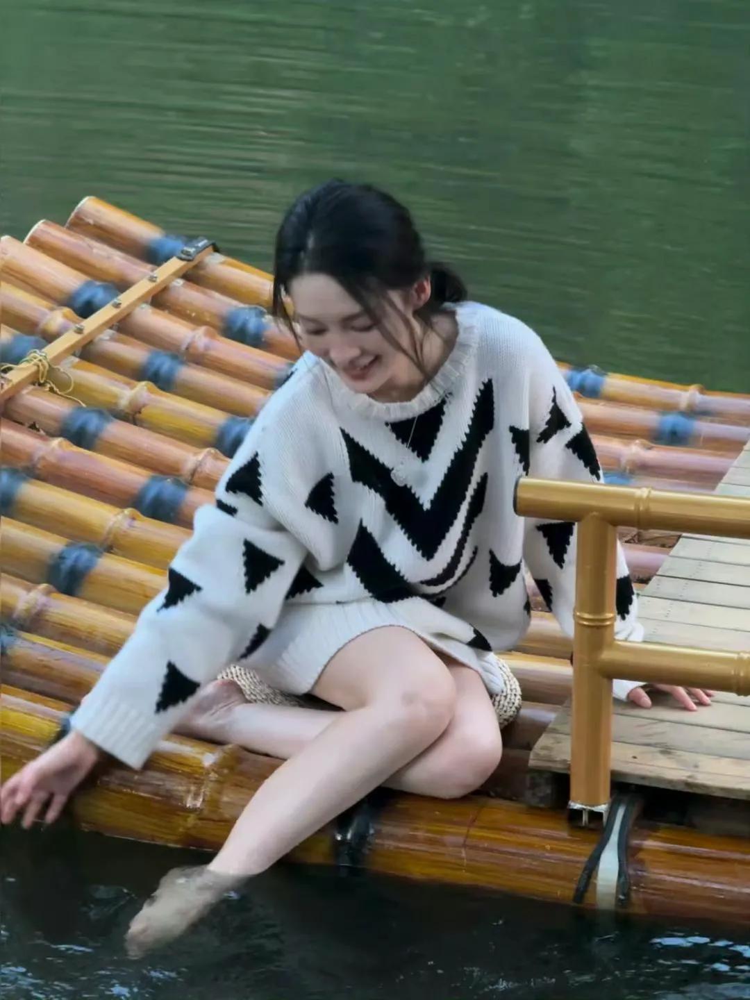 李沁光脚丫好粉嫩，水灵