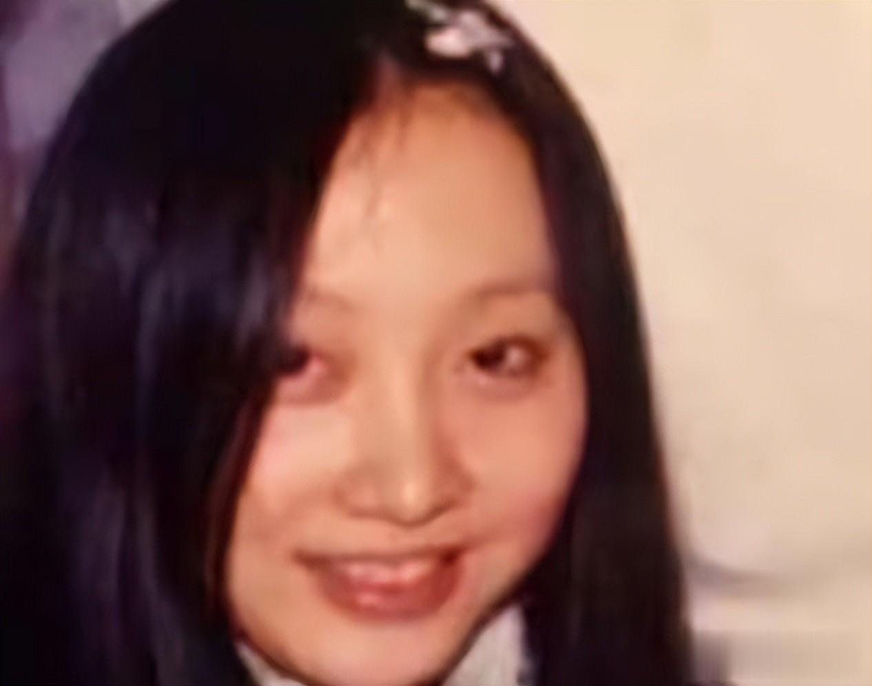 成名抛弃“糟糠之妻”，娶小十岁北大才女，如今终于付出“代价”