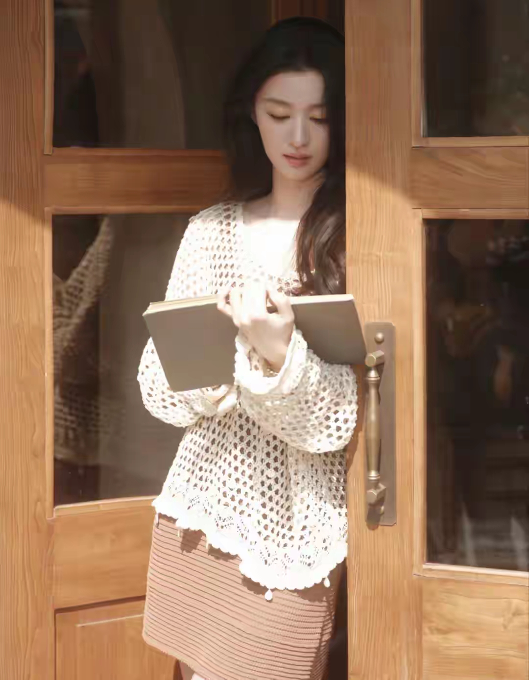 王楚然 美丽庄园，恬静白裙少女
