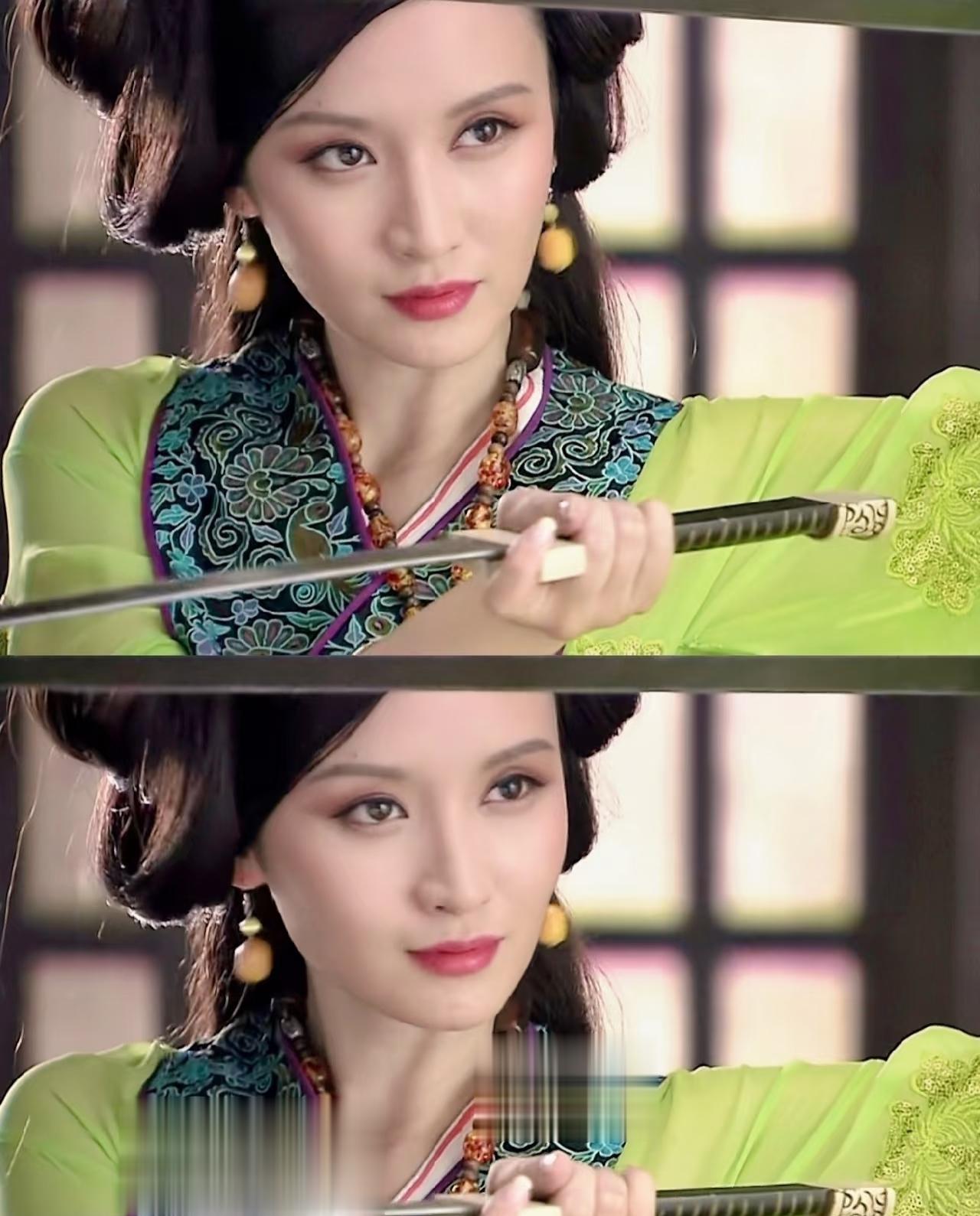 45岁张萌出席盛典生图曝光!脸部后遗症明显,穿粉色裙子太违和了